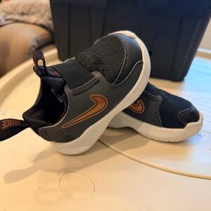 Nike Flex Runner 3 Toddler Slip-On Sneakers - Black/Bronze - Size 4C